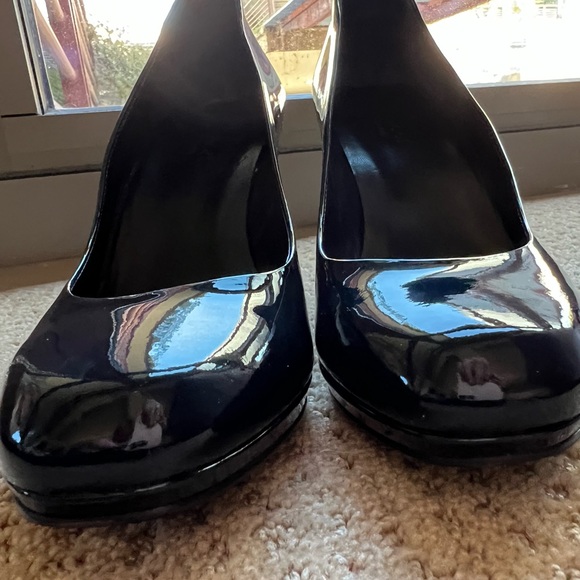 Almost New Gucci GG Navy Patent platform heels - Picture 12 of 15